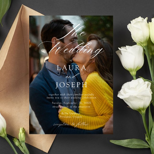 Convites Casamento Fotográfico Personalizado Moderno Branco (Black and white photo wedding invitation highlights your special moment with stylish elegance)