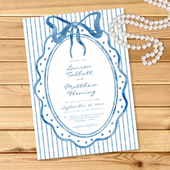 Convites Casamento Listrado com Laço de Aquarela Azul Capri (Whimsical Blue Watercolor Bow Stripe Wedding Invitation)