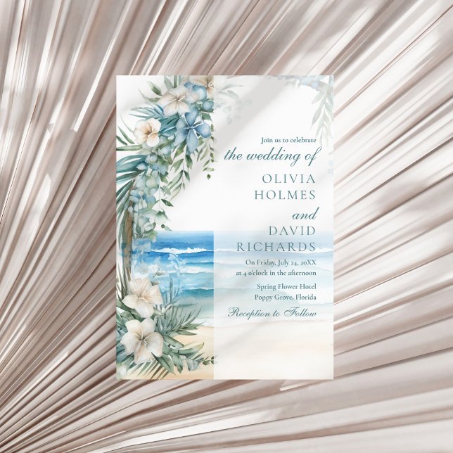 Convites Casamento moderno de praia tropical e arco floral (Modern Tropical Beach and Floral Arch Wedding Invitation on a sunny neutral dry palm leaf.)
