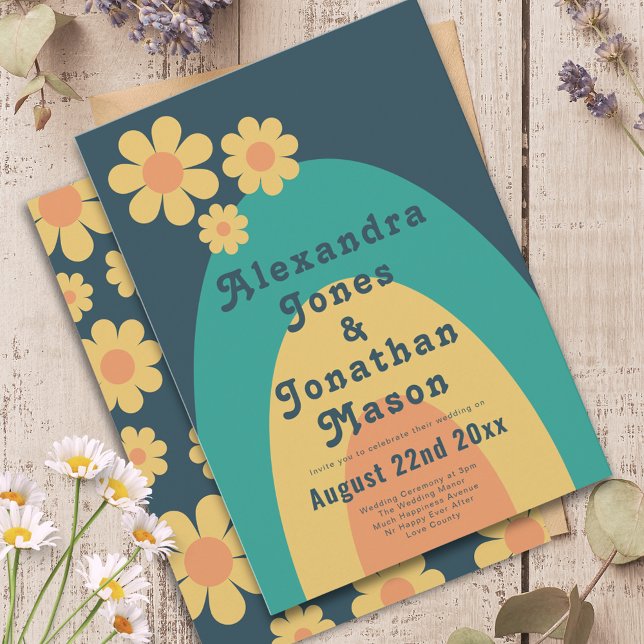 Convites Casamento Moderno dos anos 70 (Modern Retro daisy arch groovy 70s typography wedding invitation )