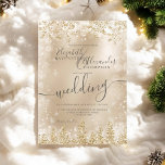 Convites Casamento no inverno de Natal do pinheiro de ouro<br><div class="desc">Hora de comemorar seu tema de casamento da terra maravilhosa do inverno com este luxo flocos de neve com ouro brilhante faíscas e floresta de pinus com relva dourada sobre um elegante fundo metálico festivo falso de ouro,  com uma tipografia moderna e legal da escrita.</div>