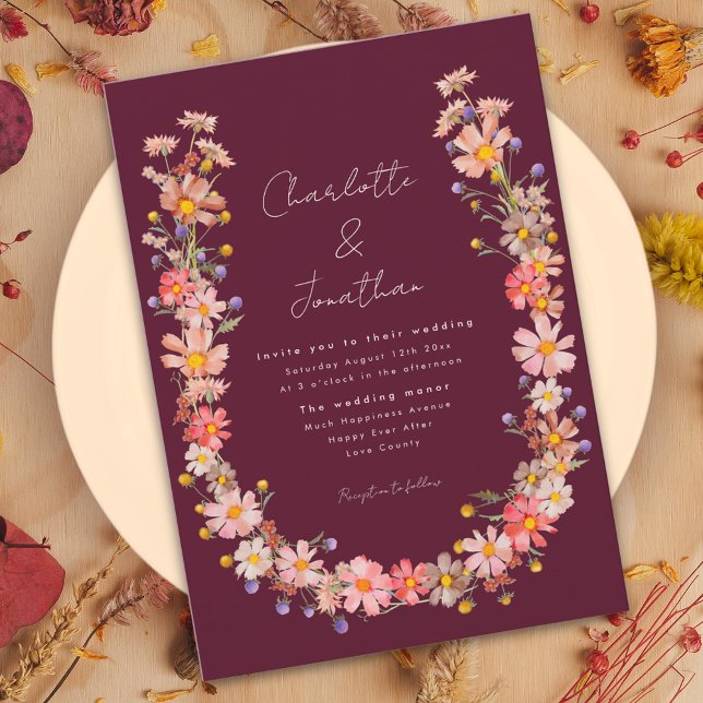 Convites Casamento outono de Burgundy do Wildflower Boho Wr (Romantic boho wildflower wreath burgundy fall wedding invitation with whimsical script )
