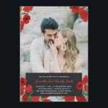Convites Casamento Personalizado de Fotos de Poppies Vermel<br><div class="desc">Convite de casamento de fotos populares ao qual você pode adicionar uma foto que cobrir todo o convite. As papoilas vermelhas decoram o convite floral para o casamento. Adicione seus nomes e os detalhes de seu casamento em uma etiqueta de carvão na parte inferior do convite de casamento fotográfico.</div>