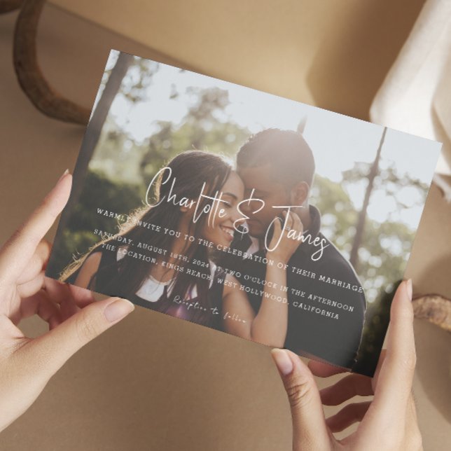 Convites Casamento personalizado de fotos modernas e Na mod (Personalized Modern and Stylish Photo Wedding Invitations from Ricaso. Stunning simple typography)