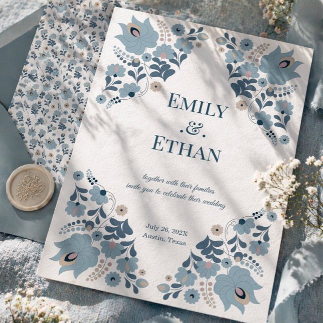 Convites Casamento Romântico Elegante com Florais em Azul D (Dusty blue wedding invitation suite styled in a romantic rustic garden with natural floral setting )