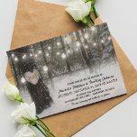 Convites Casamento Russo de Woodland de Natal<br><div class="desc">Inverno maravilhoso convite de casamento,  com belíssima neve coberta de florestas,  um coração esculpido em uma árvore com suas iniciais,  luzes cintilantes de cordas,  e um modelo de casamento moderno.</div>