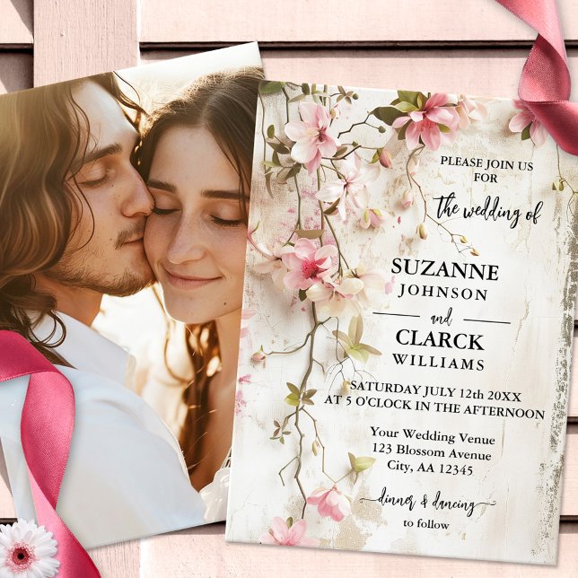 Convites Casamento Russo Floral Rosa Boho Chic (Elegant romantic wedding invitation featuring loosely painted pink flowers on rustic ivory)