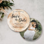 Convites Casamento Russo Salve a foto de Wood Grain<br><div class="desc">Apresentando nosso casamento russo Salve a data Foto Convite para Grain de Madeira — uma mistura de encanto natural e elegância romântica, perfeitamente adaptada ao seu tema de casamento rústico. Esta única placa redonda captura a essência do grão de madeira, emular as fatias de discos rústicos frequentemente vistas em belos...</div>