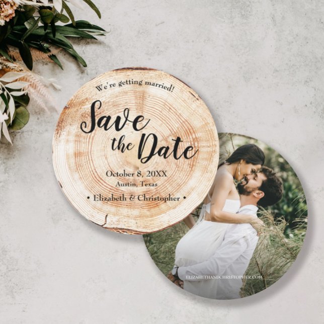 Convites Casamento Russo Salve a foto de Wood Grain (Rustic Wedding round invitation photo save the dates.)