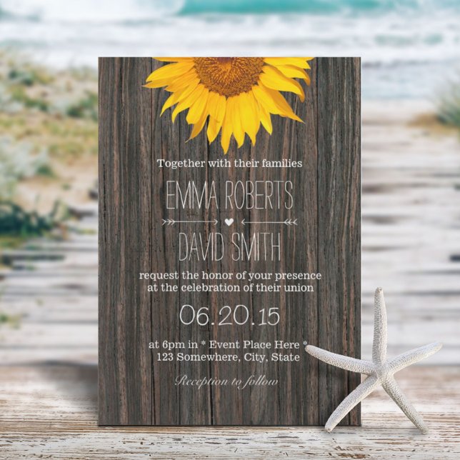 Convites Casamento Rustic Dark Wood Background Sunflower (Criador carregado)