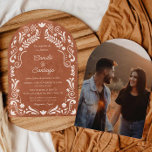 Convites Casamento Rustic Terracotta - Arch Fotográfico Esp<br><div class="desc">Anuncie seu dia especial com este convite de casamento russo do terracotta com um design de fotografia em espanhol. Escrito inteiramente em espanhol, é perfeito para casais que desejam celebrar sua herança ou receber uma cerimônia em espanhol. Com tons quentes e terríveis e uma estética eterno, este convite é facilmente...</div>