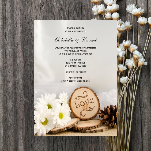 Convites Casamento Rustic White Daisies Woodland (Invite guests to your natural marriage with the woodsy White Daisies Woodland Wedding Invitation.)