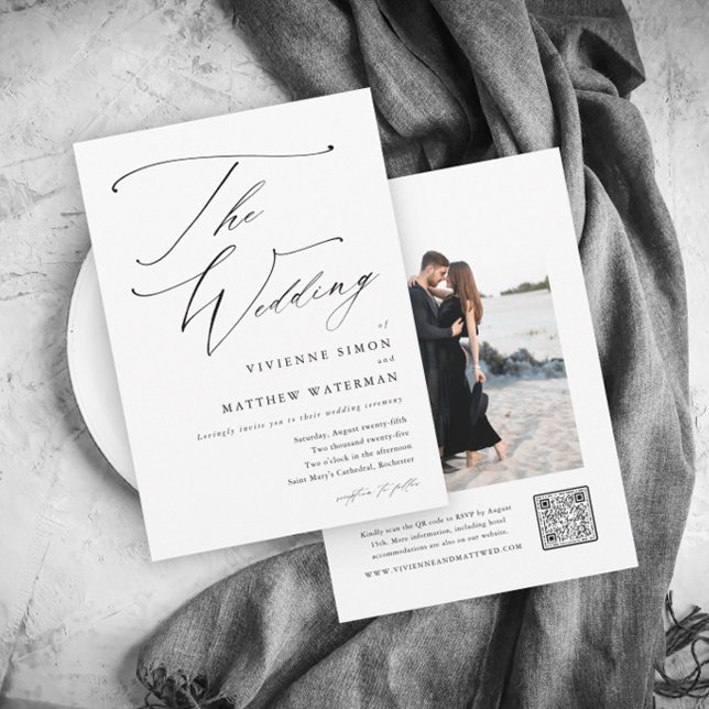 Convites Casamento Simples Moderno em Preto e Branco (Elegant script photo wedding invitation with QR Code Rsvp on the back.)