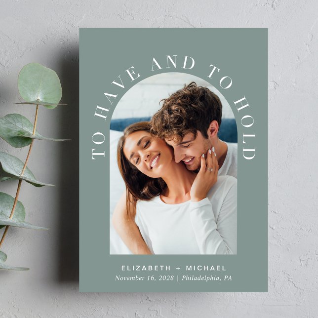 Convites Casamento Verde de Sage em Arch Moderno (Celebrate your love story with an invitation showcasing your favorite photo in an elegant arch frame)
