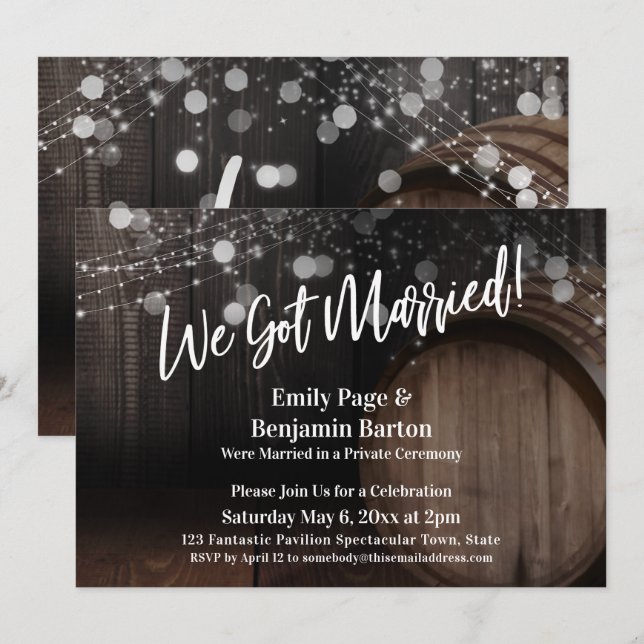 Convites Casamos com o barril de madeira e luzes (Frente/Verso)