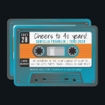 Convites CASSETTE FITA, moderna festa de aniversário da dis<br><div class="desc">por kat massard >> https://linktr.ee/simplysweetpaperie <<<< A retro cassette tape chamam design para o seu BIRTHDAY - original design perfeito para uma dona de vintage ou disco de 70 ou DICA de anos 80: 1. Para alterar/mover gráficos e fontes e adicionar mais texto - pressione o botão "personalizar". - -...</div>