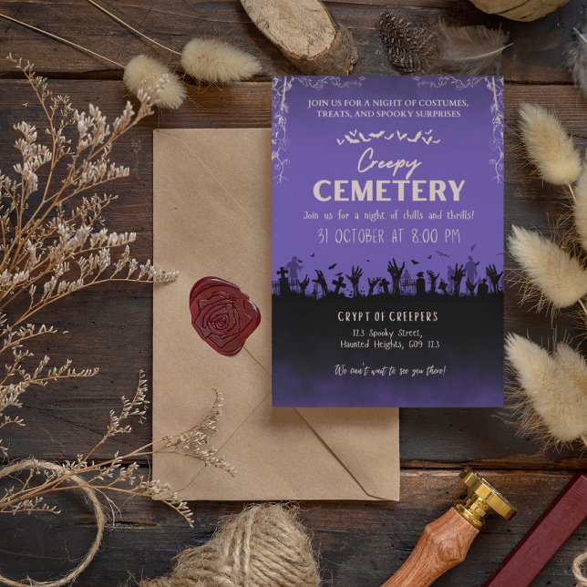 Convites Cemitério assustador, roxo com sotaque de tempesta (Creepy Cemetery Purple with Dusty Storm Accent Invitation Cover from The Beekeeper Store)
