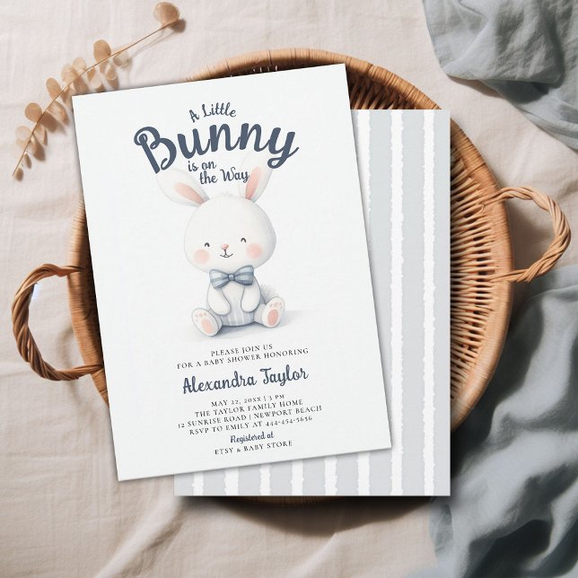 Convites Chá branco Marinho Arco de gravata pequena  (a little bunny baby boy shower invitation springtime easter garden picnic navy blue cute sweet)