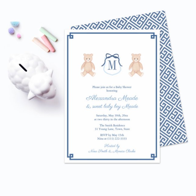 Convites Chá Clássico Monograma do Urso de Teddy (Preppy blue and white monogram classic teddy bear baby shower invitation)