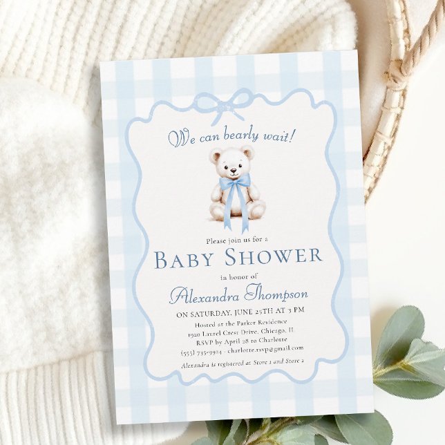 Convites Chá de Bebê Bearly Wait Teddy Bow Xadrez Azul (bearly wait baby shower invitation traditional classic nursery decor blue gingham teddy bear bow)
