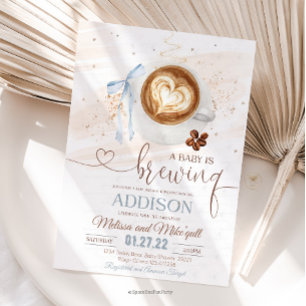 Convites Chá de bebê de café está sendo preparado laço