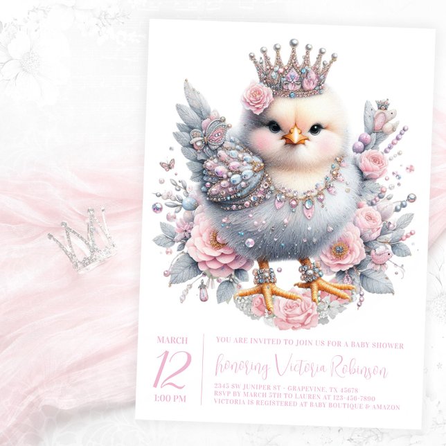 Convites Chá de Bebê do Pintinho de Páscoa (Precious newborn chick with jewels and crown on a pink floral background. )