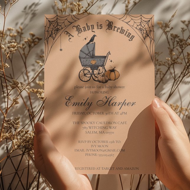 Convites Chá de Bebê Laranja Gótico Baby is Brewing (Gothic Halloween Baby Shower Invitation in Orange. Vintage Baby Carriage, Pumpkins, Webs, Raven)
