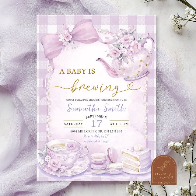 Convites Chá de Bebê Purple Gingham Baby está a Caminho (Criador carregado)