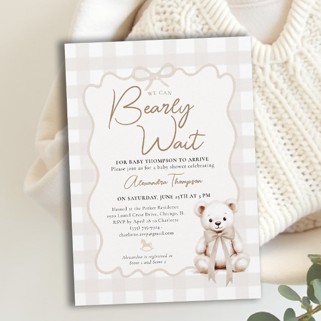 Convites Chá de Bebê Teddy Bow Neutral Gingham Bearly Wait (bearly wait baby shower invitation traditional classic nursery neutral gingham teddy bear bow)