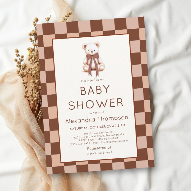 Convites Chá de Bebê Urso Teddy Marrom Xadrez Retrô (modern vintage baby shower invitation bearly wait teddy bear theme retro vintage checkers terracotta)