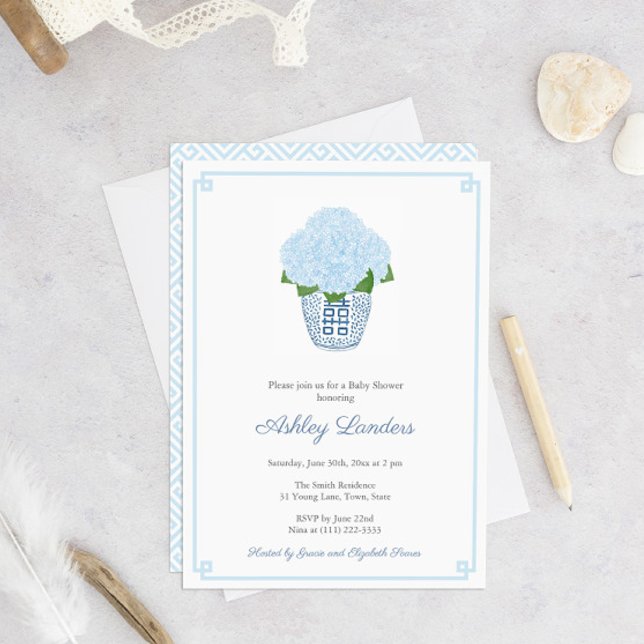 Convites Chá de fraldas Chinoiserie Blue Hydrangeas Boy (Baby Shower Party for boy invite with pale blue hydrangeas in a navy blue and white ginger jar vase)