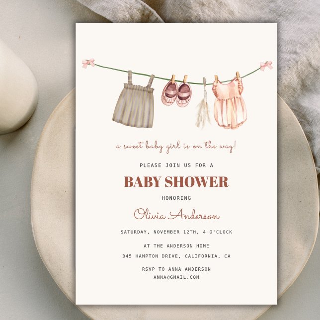 Convites Chá de fraldas da Garota de Clothesline do Sweet B (Sweet Boho Clothesline Girl Baby Shower Invitation)