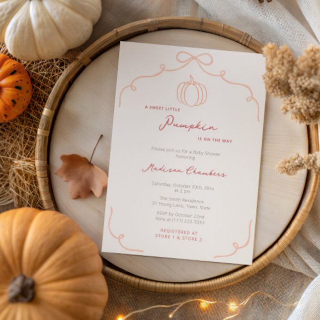 Convites Chá de fraldas De Abóbora De Mão Desenhada (Fall sweet little pumpkin baby shower invitation with hand drawn ribbon bow and handwritten font)