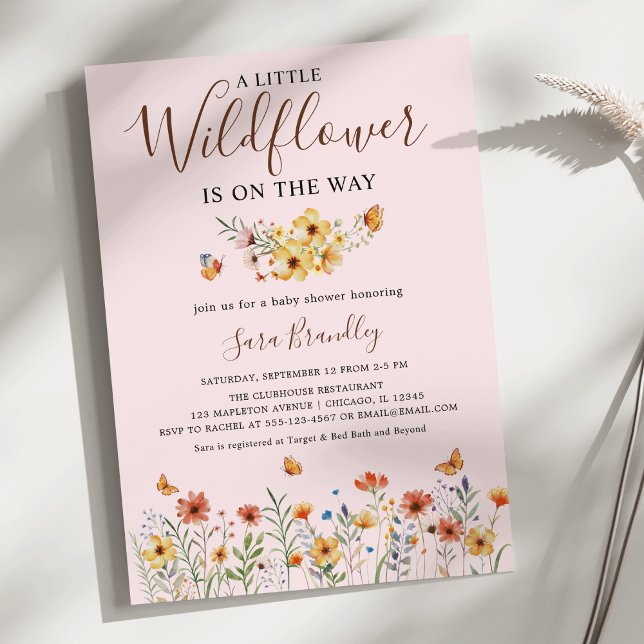 Convites Chá de fraldas de Aquarela de Flor Selvagem (Little Wildflower Is on the way Soft Pink Boho Watercolor Wildflowers  Baby Shower Invitation)