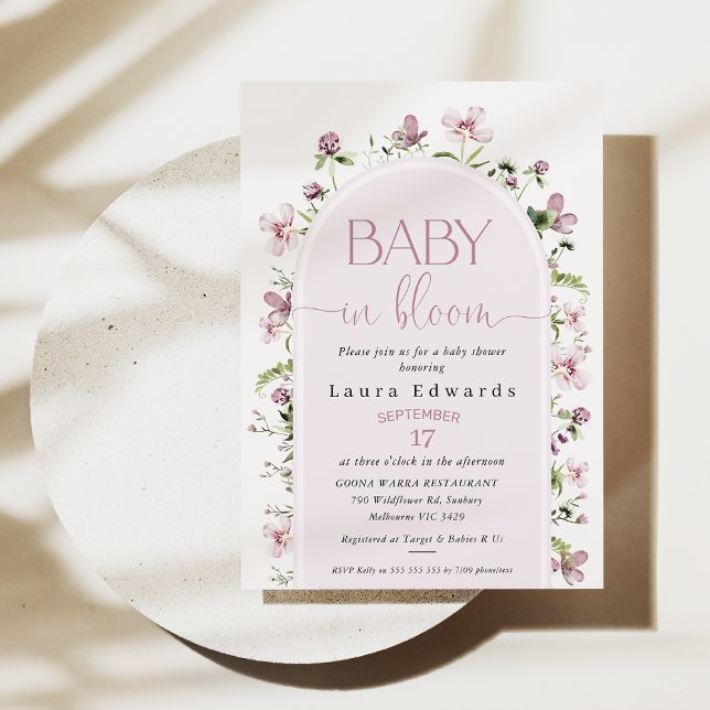 Convites Chá de fraldas de Bloqueio de Borracha de Flor Sel (Purple Wildflowers Baby In Bloom Baby Shower Invitation, Modern Purple Arch, Gender Neutral )