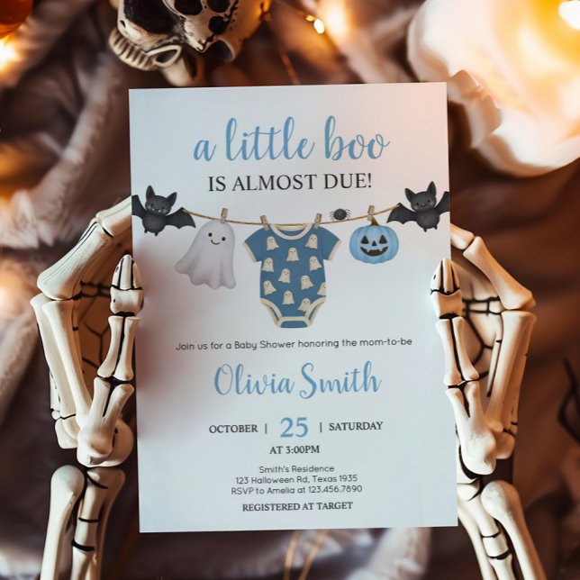 Convites Chá de fraldas de Linha de Fechadura de Boo Azul (Blue Little Boo Halloween Clothesline Baby Shower Invitation)
