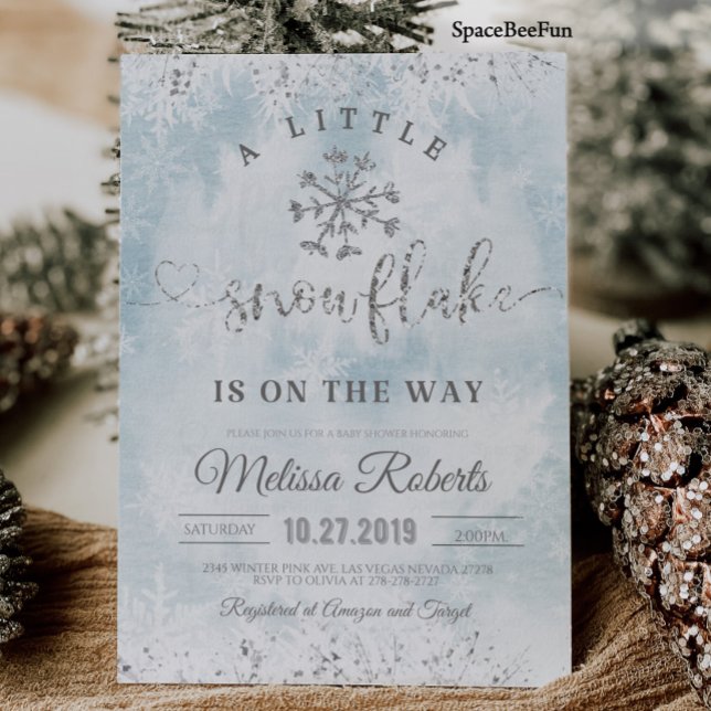 Convites Chá de fraldas de Neve Convidando Um Pouco de Neve (Snowflake Baby Shower Boy Invitation A little Snowflake is on the Way It's Cold Outside Winter)