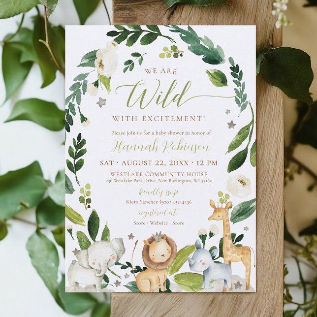 Convites Chá de fraldas de Rapazes da Selva Selvagem Selvag (WILD with Excitement cute watercolor greenery wreath jungle safari animals baby boy shower invite)