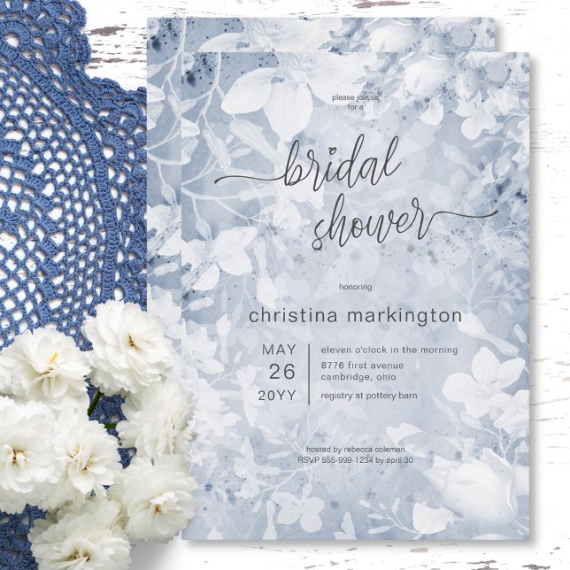 Convites Chá de panela Azul Floral Moderno e Branco (Modern Floral Blue & White Bridal Shower Invitation)