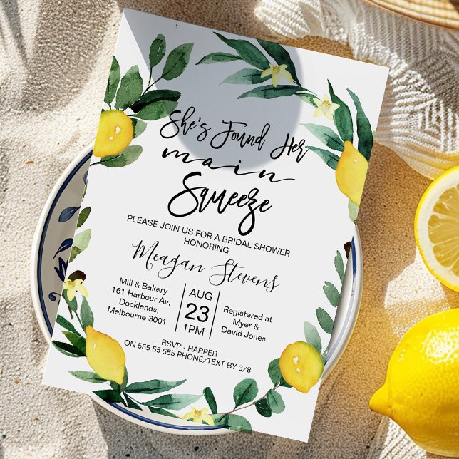 Convites Chá de panela de compressão principal de limão (Modern She Found Her Main Squeeze Bridal Shower Invitation, Lemon Wreath, Lemon Themed Bridal Invite)