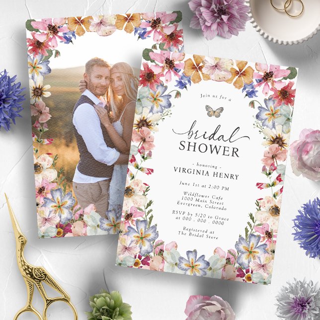 Convites Chá de panela de flor selvagem (Colorful Boho Wildflower Bridal Shower Invitation with Engagement Photo by Painted Papery
)