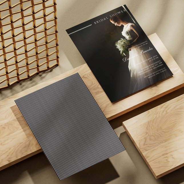 Convites Chá de panela de Fotografia do Elegante Black & Wh (Elegant Black & White Bride Photo Bridal Shower Invitation)