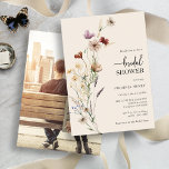Convites Chá de panela de Fotografia Floral<br><div class="desc">Este na moda e elegante chá de panela de fotos apresenta lindas flores silvestres de cor d'água pintadas manualmente, organizadas como um adorável buquê e um roteiro elegante de caligrafia que é perfeito para primavera, verão ou casamentos outono. Localize itens correspondentes na Coleção de Chás de panela de flor selvagem...</div>
