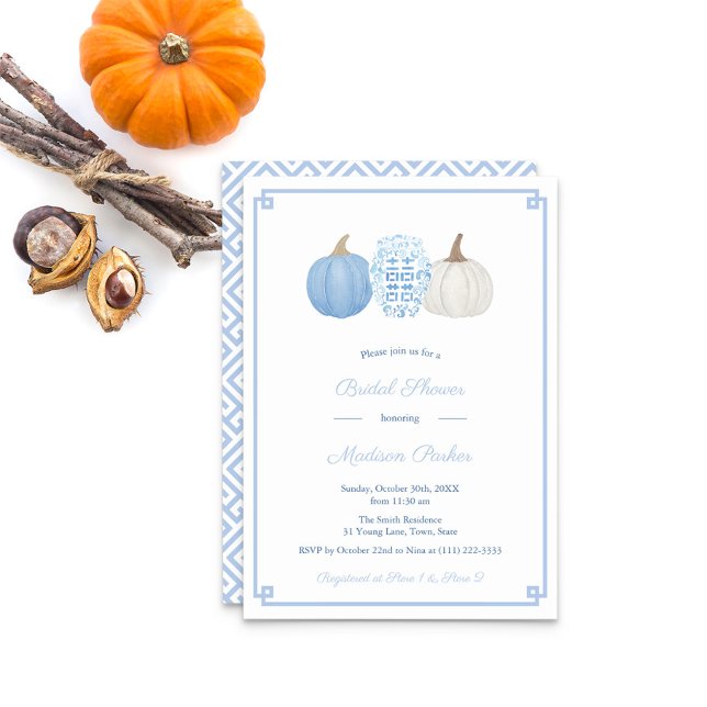 Convites Chá de panela De Outono De Pumpkin Azul E Branco (Preppy Light Blue And White Pumpkin With Ginger Jar Bridal Shower Invitation)
