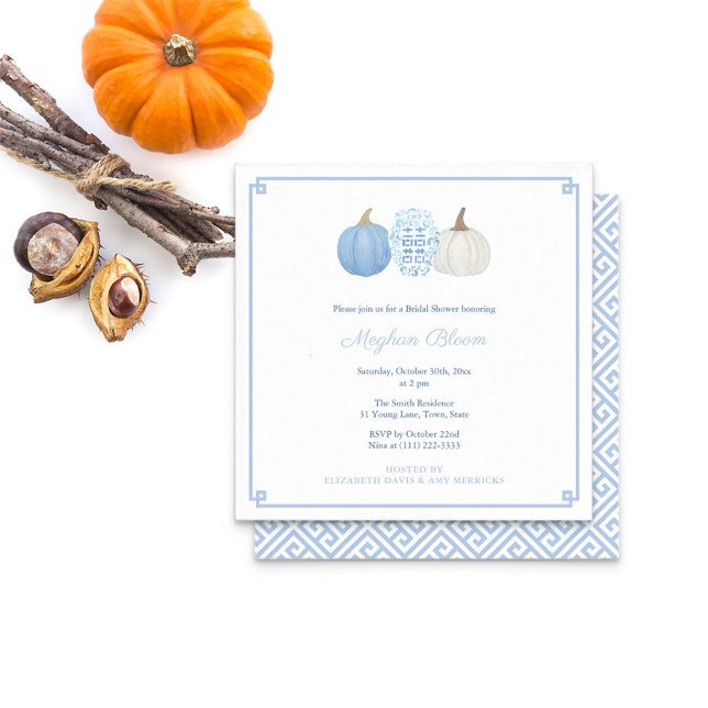 Convites Chá de panela De Queda De Pumpkin Branco E Azul (Square light blue white pumpkins with ginger jar. Greek Key pattern on reverse and border on front)