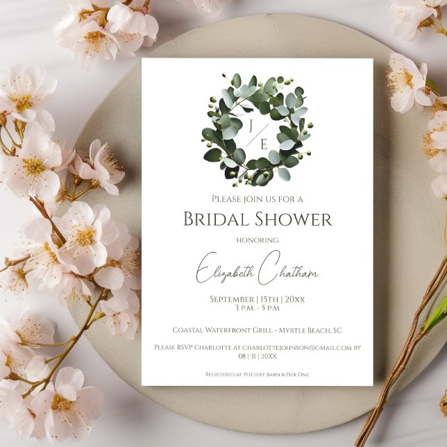 Convites Chá de panela Eucalyptus Wreath Moderno Monograma (White Modern Monogram Eucalyptus Wreath Bridal Shower Invitation)