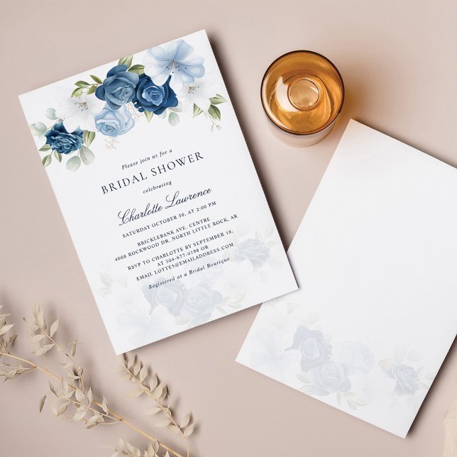 Convites Chá de panela Floral Azul Dusty com Script Elegant (Dusty Blue Floral Modern Bridal Shower Invitation)