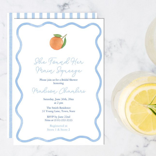Convites Chá de panela Mínimo de Fronteira de Onda Costeira (Trendy Wavy Border Citrus Orange Main Squeeze Bridal Shower Invitation With Pale Blue Stripe Reverse)