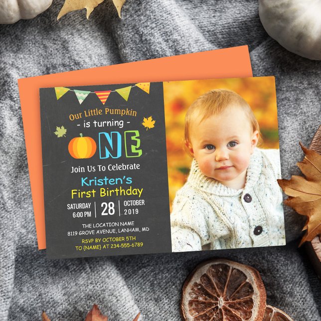 Convites Chalkboard Pumpkin Baby Primeiro Aniversário Foto (Get ready for a day of joy and pumpkin-filled fun with this delightful and customizable invitation!)
