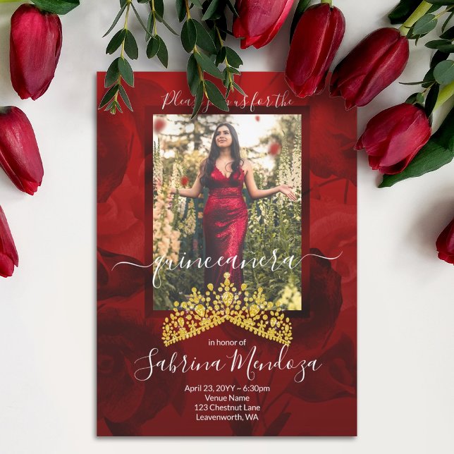 Convites Chamada Red, Dourada Quinceanera Rhinestone Tiara (Elegant red quinceanera invitations with gold crown, red roses, floral red mis quince script writing)